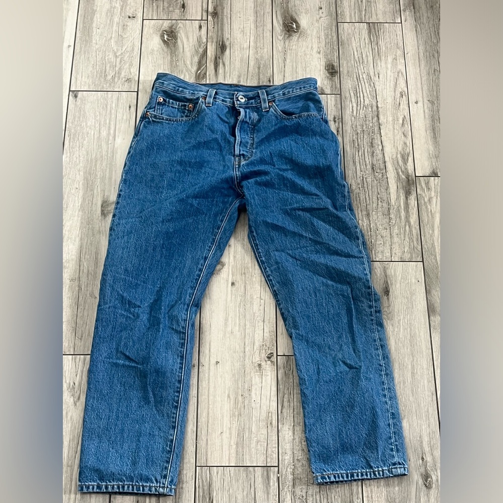 Levi’s straight leg jean size 28-29
